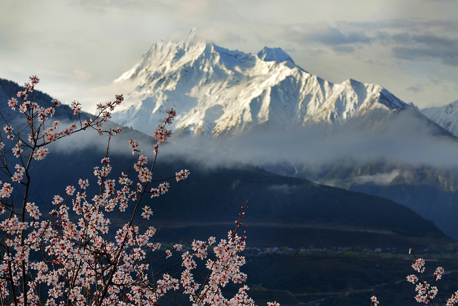 索松村三座雪山图片