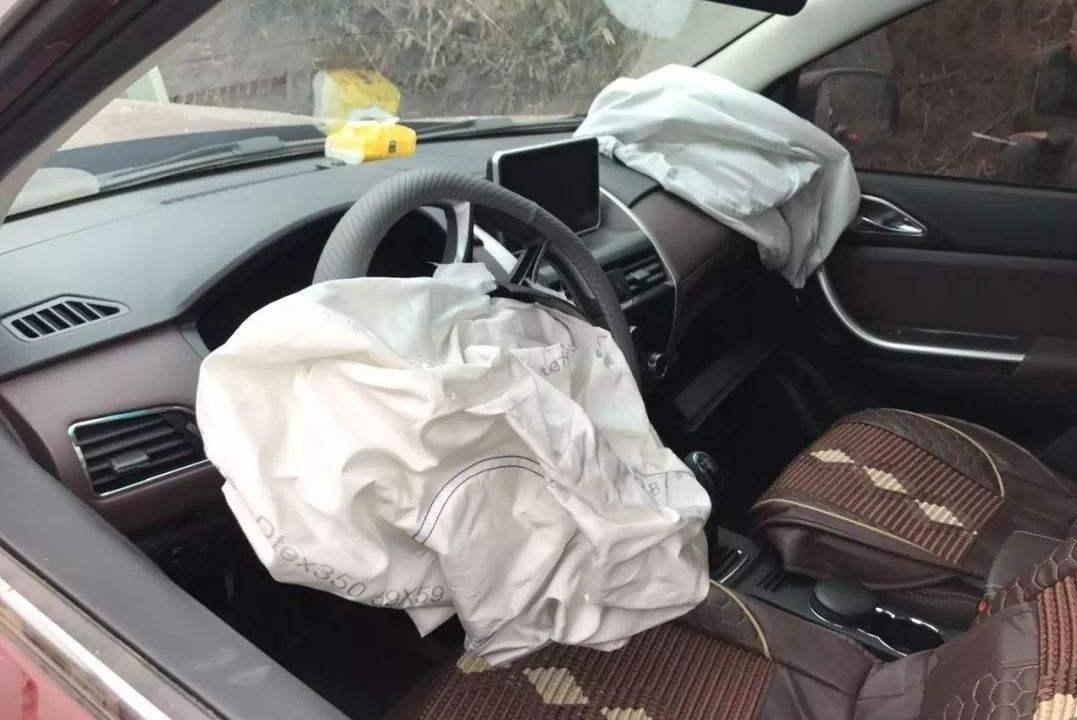 安全气囊弹出后想复原要花多少钱说出来你可能都不敢不信