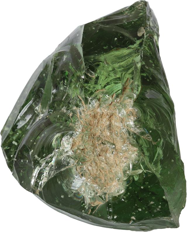 新加坡圣淘沙国际拍卖重点推荐一件精品橄榄绿玻璃陨石