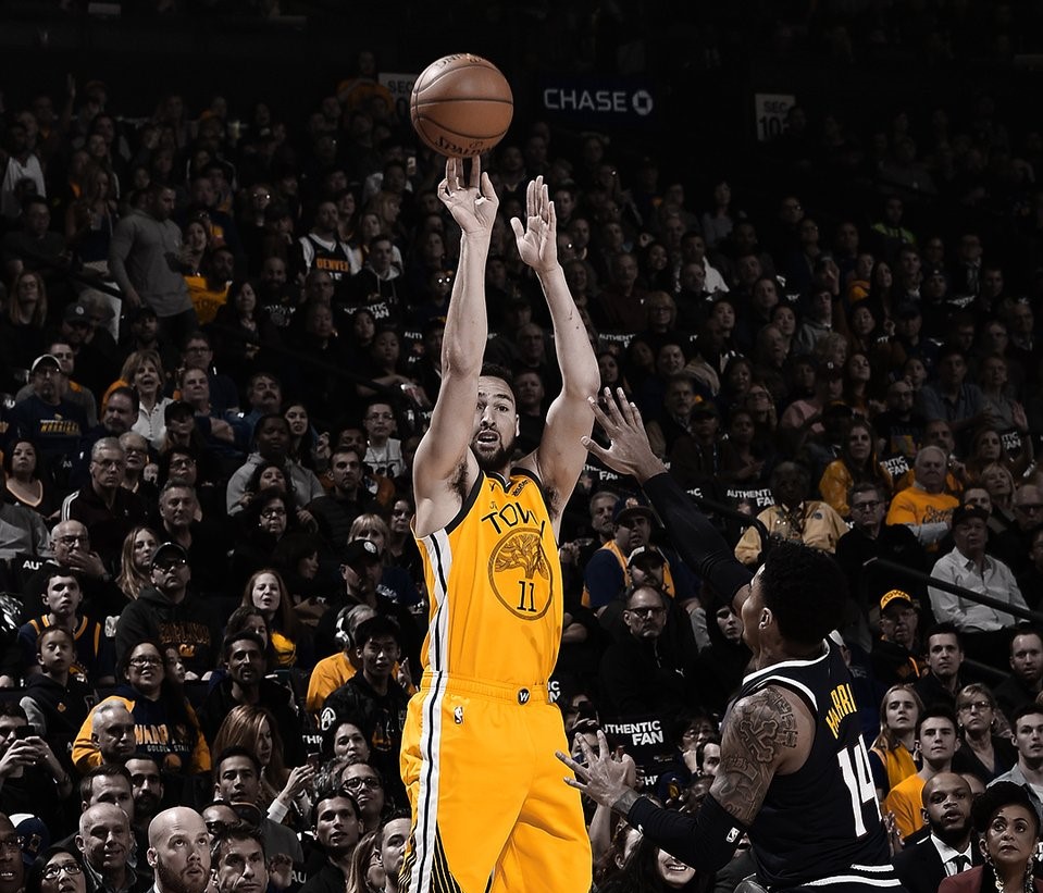 汤普森外线发威关键防守锁定胜局