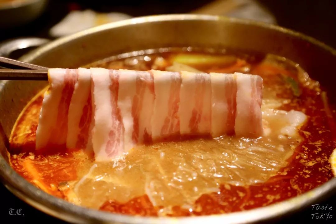 猪五花肉 有很浓的肉香 但是吃多了会腻 凉了之后油脂会结块影响口感