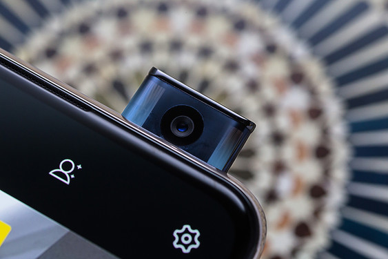 我的前置摄像头去哪了这些全面屏手机也是蛮拼的