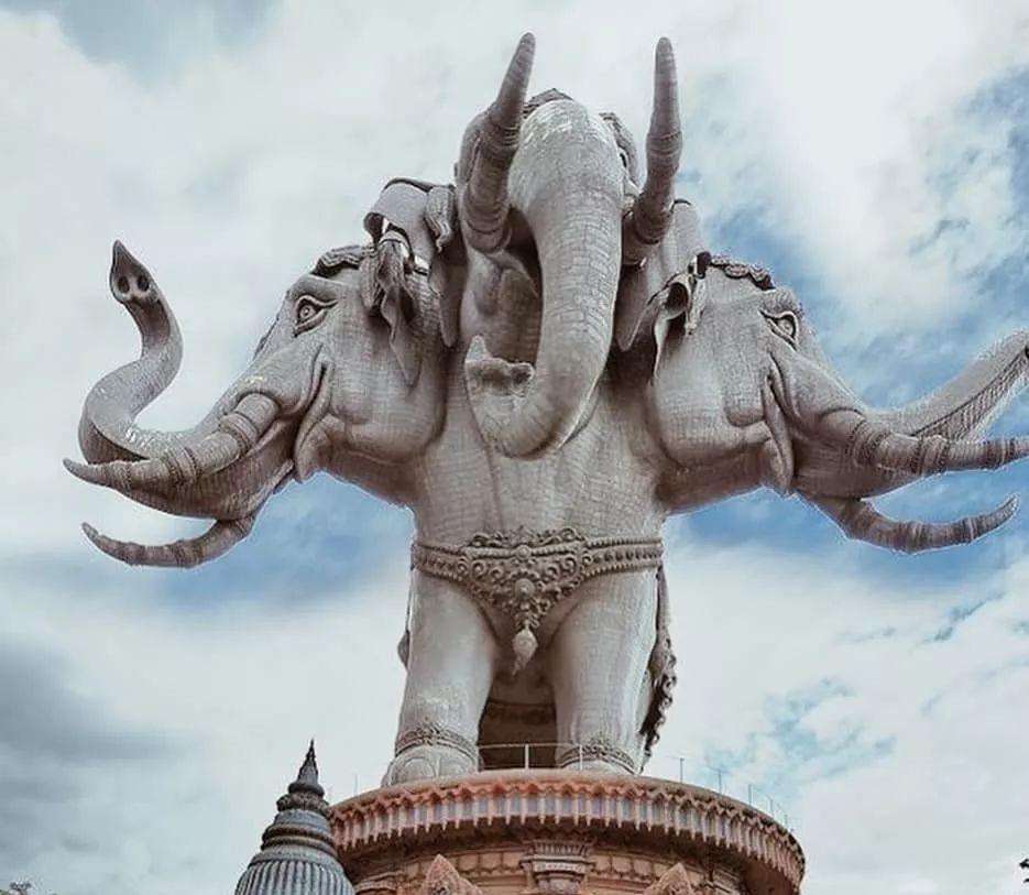 北榄府的三象神博物馆位于途径bang phli路口到前方p