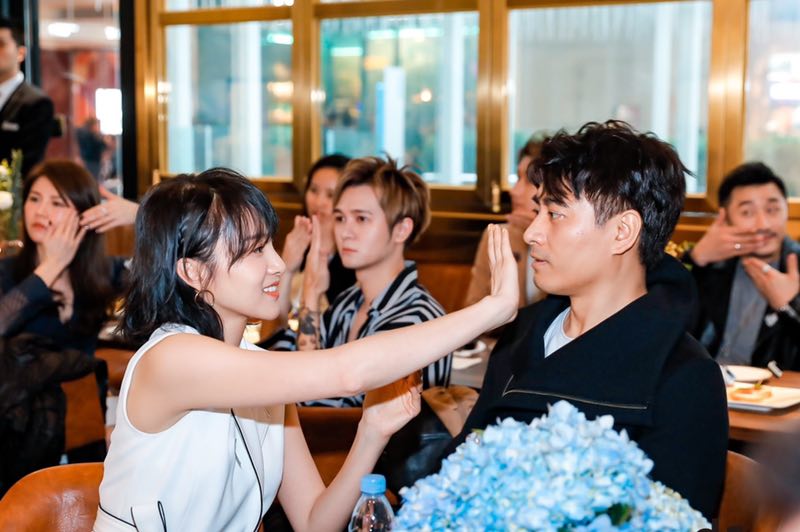 章龄之爆老公陈龙少女心活动现场狂撒糖