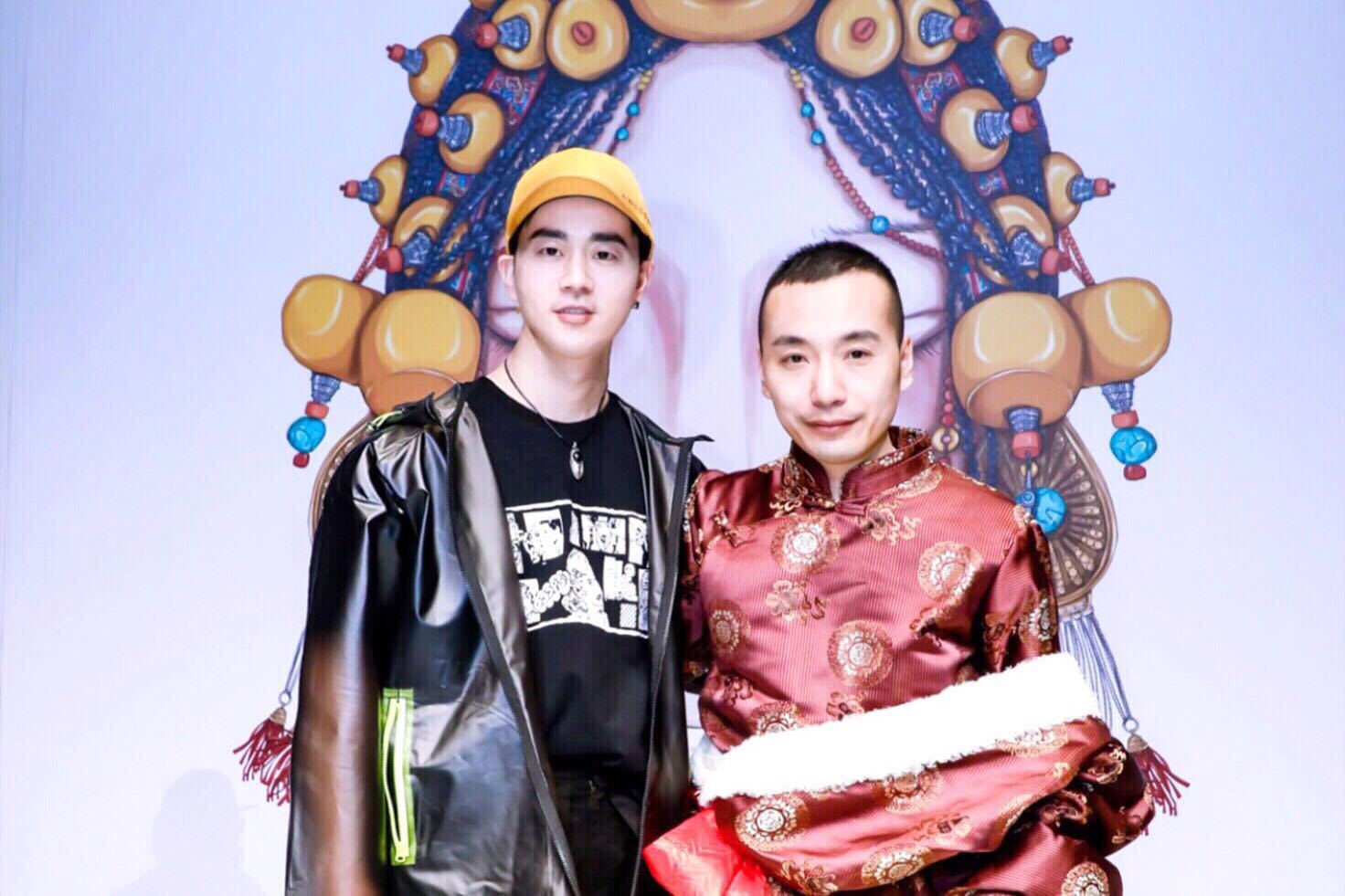 时尚作家朱小川受邀出席中国国际时装周,冯三三藏元素设计惹瞩目