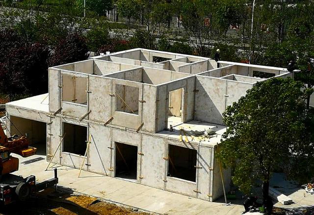 星河装配式建材快速建房第二天 二楼顺利封顶