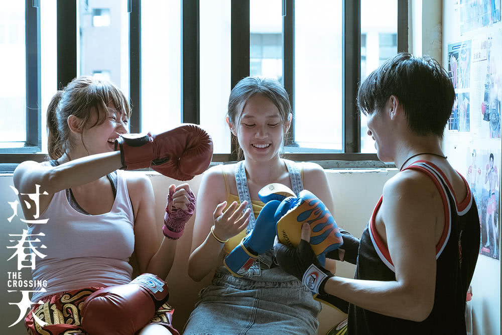 2019年硬核青春片《过春天》揭秘社会"佩佩姐"的成长历程