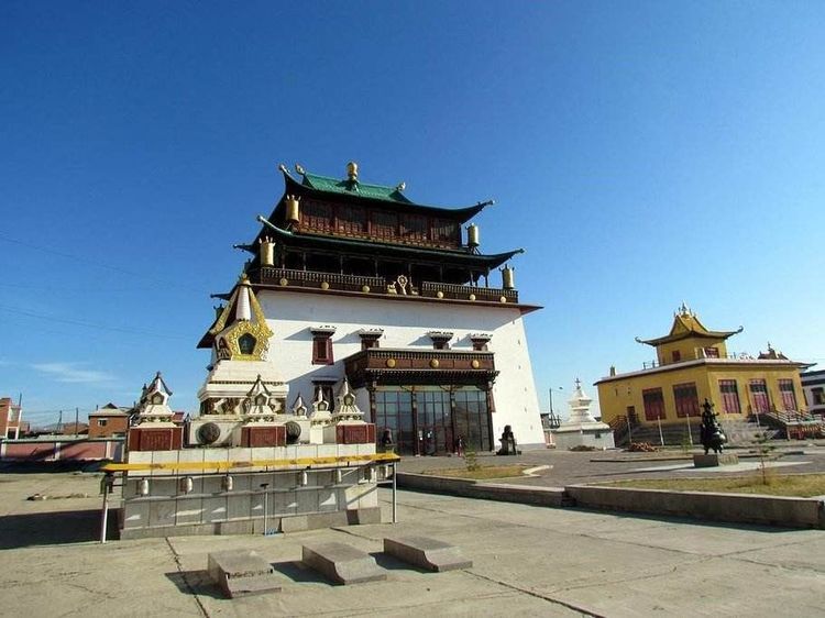 蒙古国唯一的藏传佛寺,屹立在云端的城堡