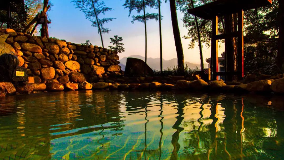 4月23日世界读书日丨在你眼里,明月山是怎样一本书?