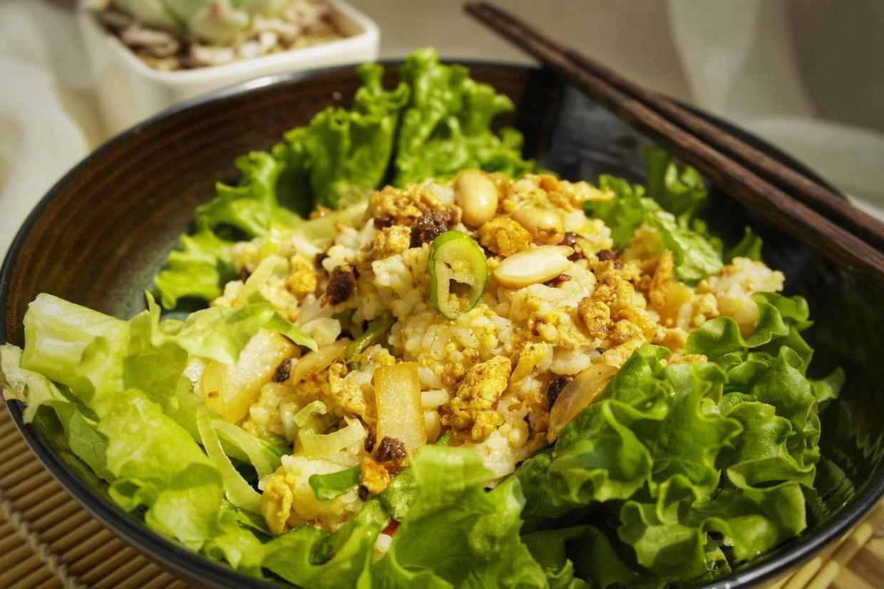 东北传统生菜饭包,配上鸡蛋酱,饭和菜全有了!