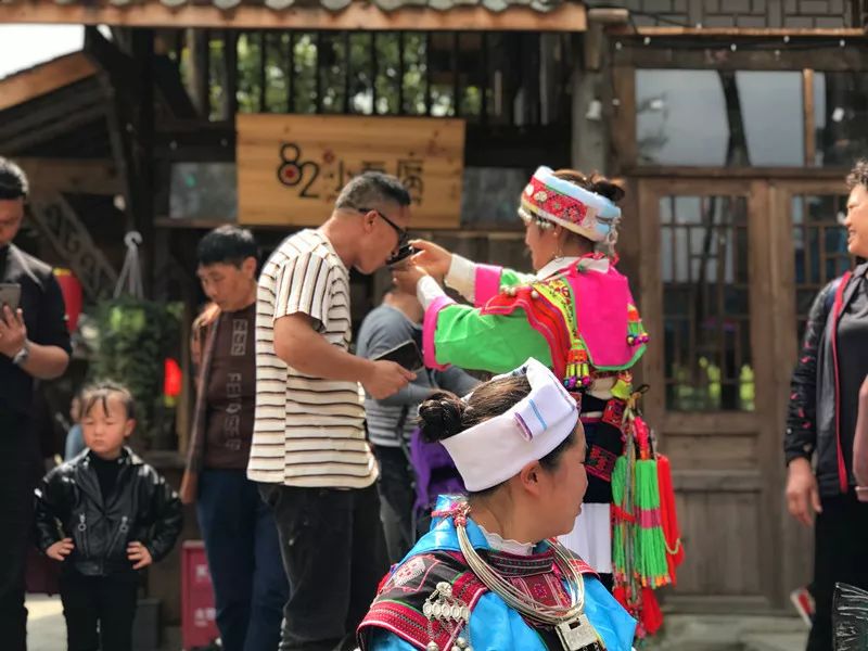 白苗红毡苗黔南两大苗族支系齐聚格鲁格桑,演绎浓郁民族风情!