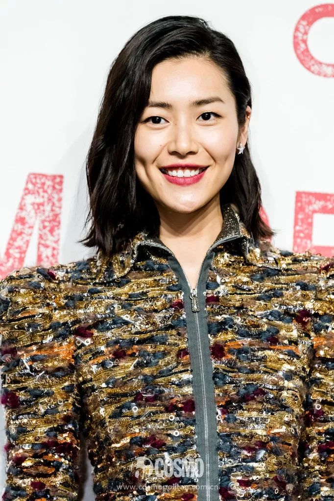 时髦办如果你和我一样偶遇刘雯你也会被她的耳环击中