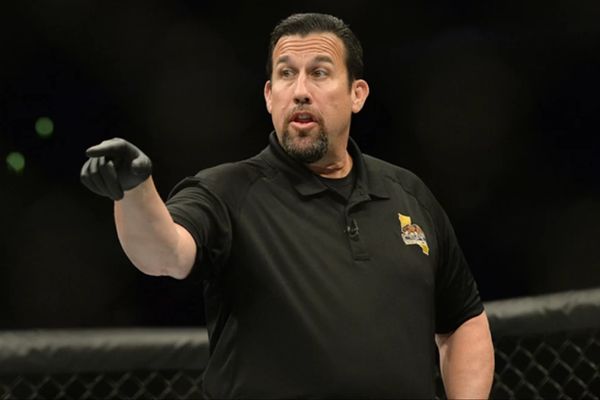 安德拉德ko罗斯之后抱摔应该被mma所禁止吗