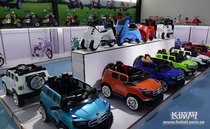 三美公司展厅展示的儿童电动汽车,儿童电动摩托车等产品