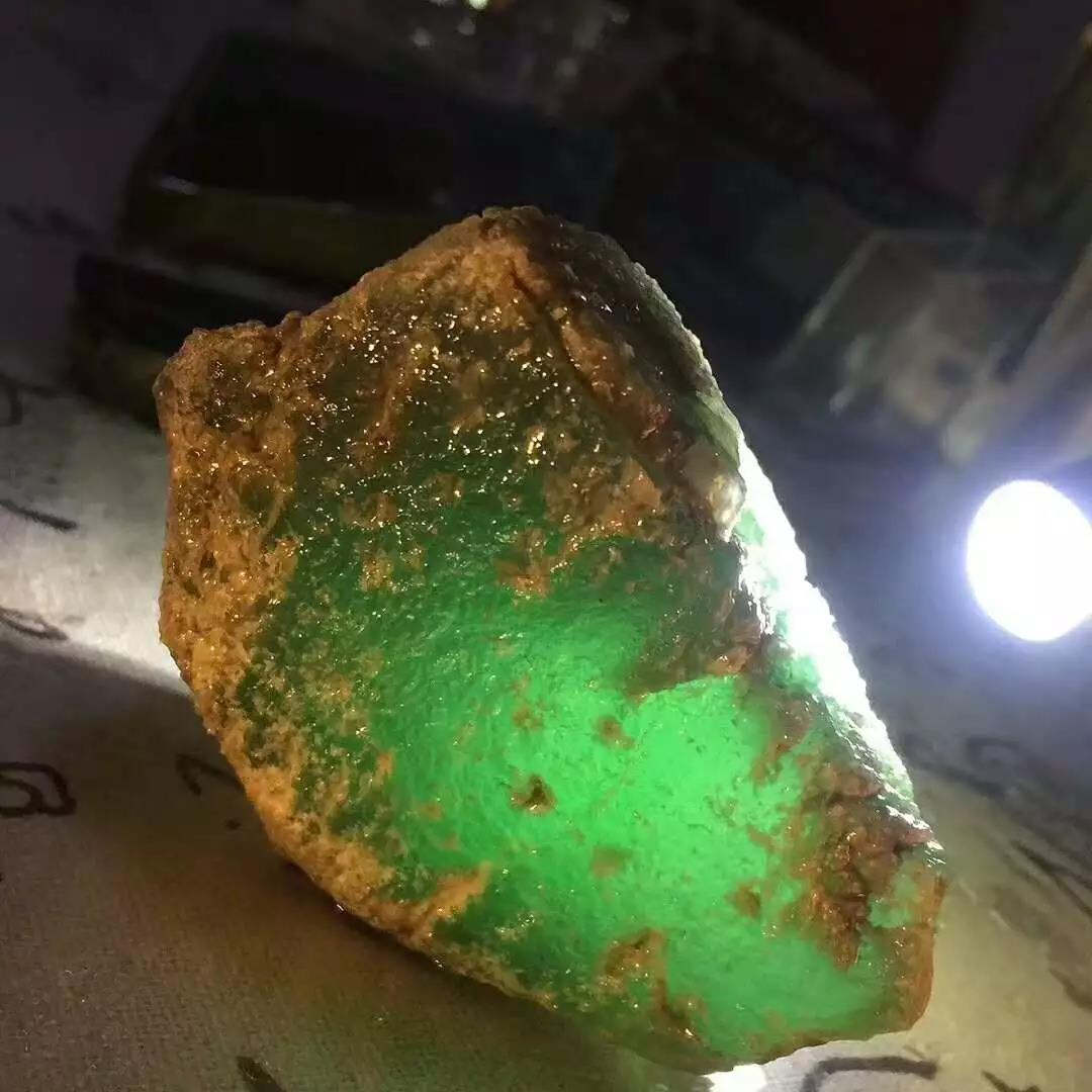 赏析丨战无不胜的翡翠原石"脱沙料",你值得拥有!