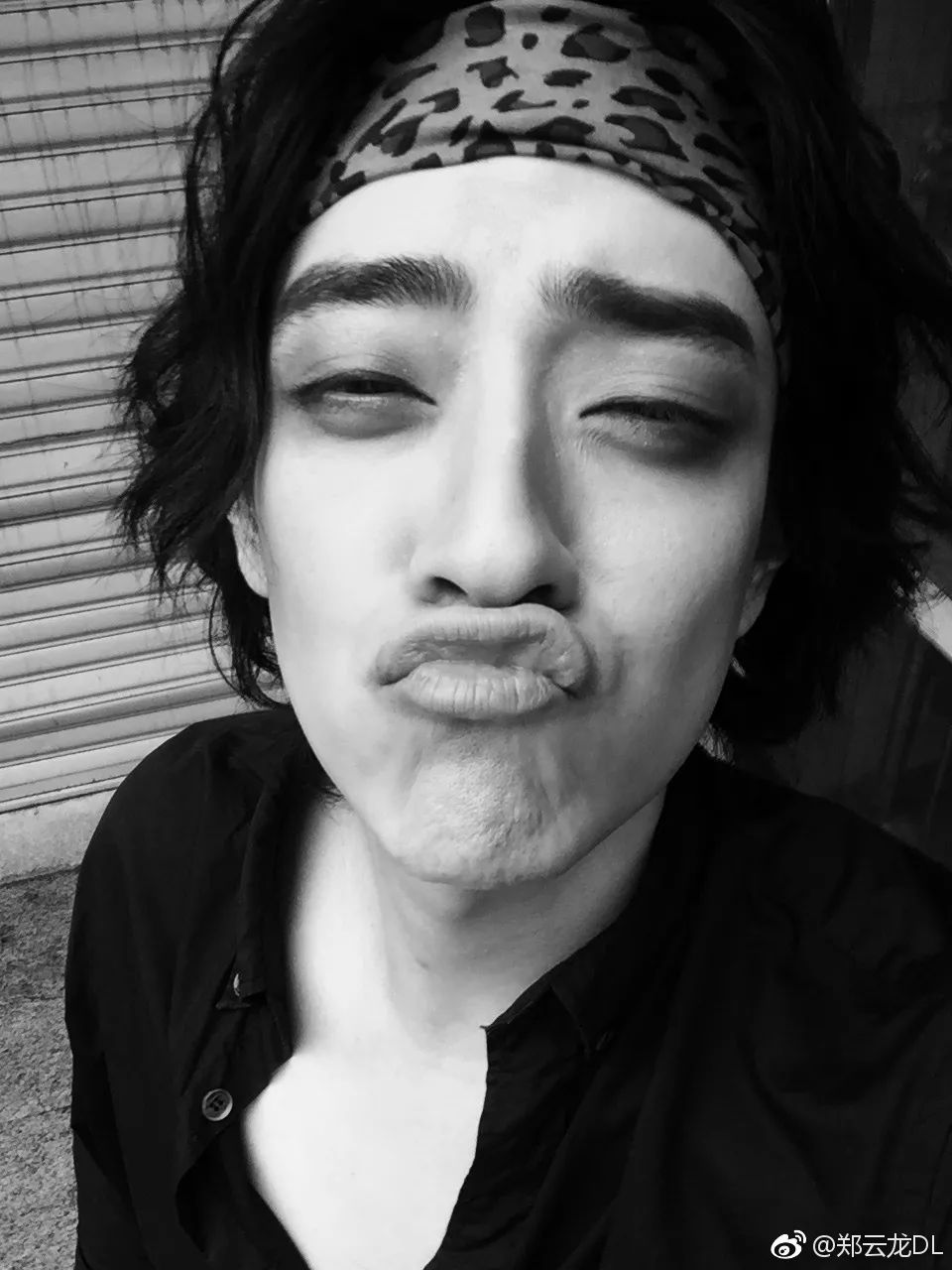 胡歌自拍上热搜那些爱发丑照的男明星明明一个比一个帅