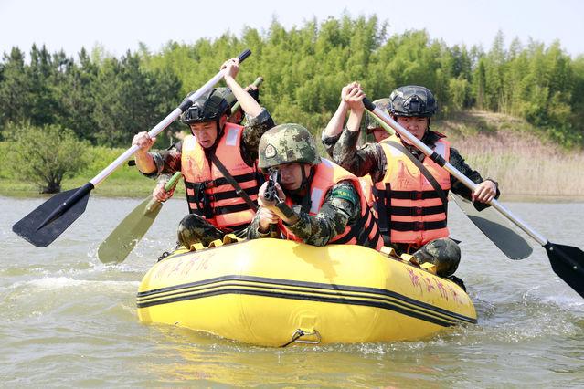 傅劍飛 馮晨磊文並攝)5月下旬,武警浙江省總隊機動支隊在湖州展開為期