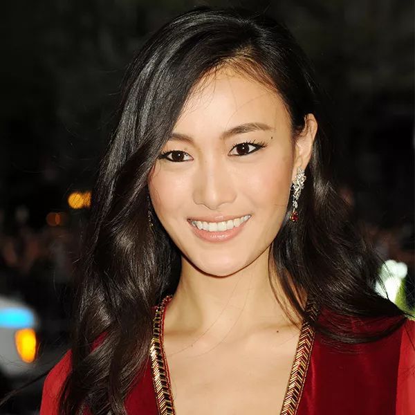 亚洲初恋的大饼脸眯眯眼高中照被扒元气脸竟然没有一处是真的