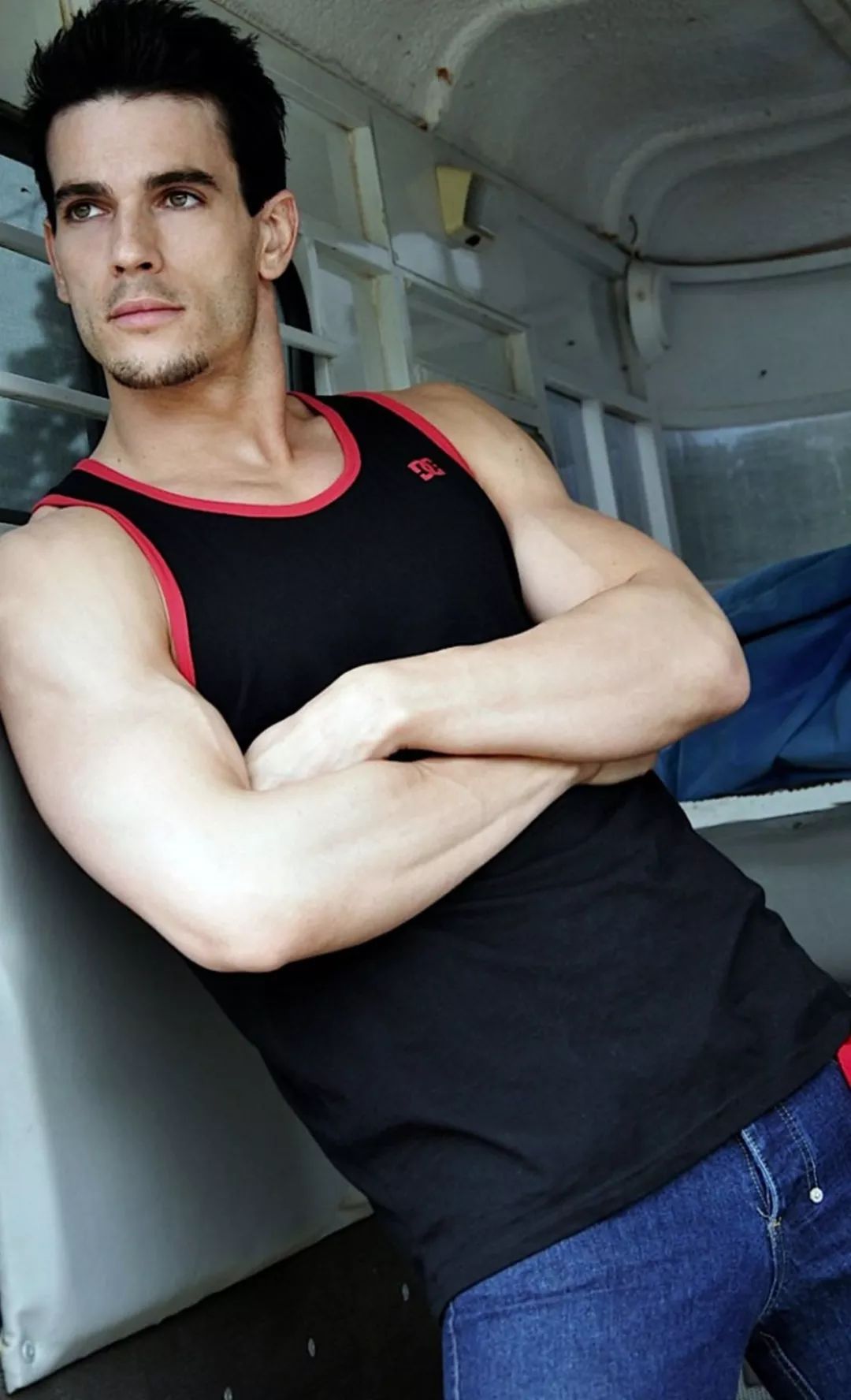 漂亮的五官,美丽的肌肉,完美的身材,josh kloss就像一个超一线的超级