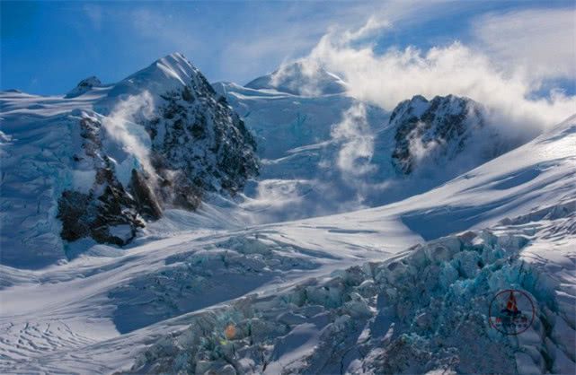 大洋洲最高的山峰里面能看到冰湖和库克雪山被称穿云之山