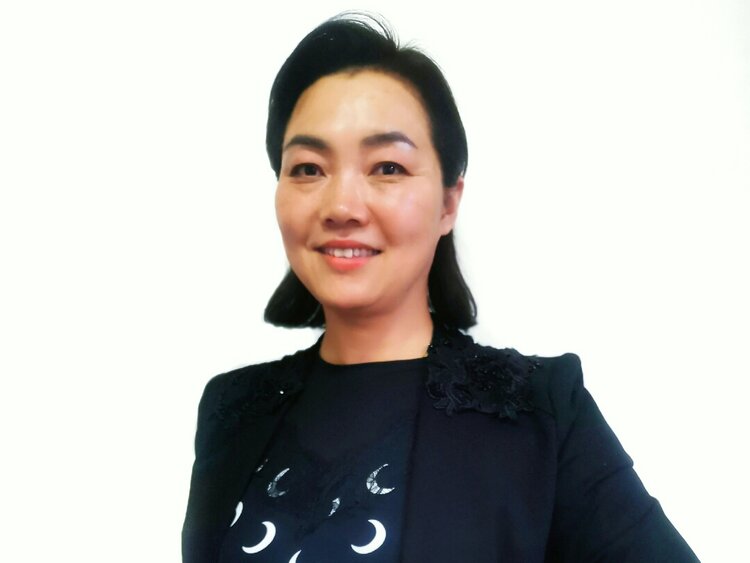 (上图)迎泽区实验幼儿园后勤园长 田鹏英 (上图)首都艺术家协会理事