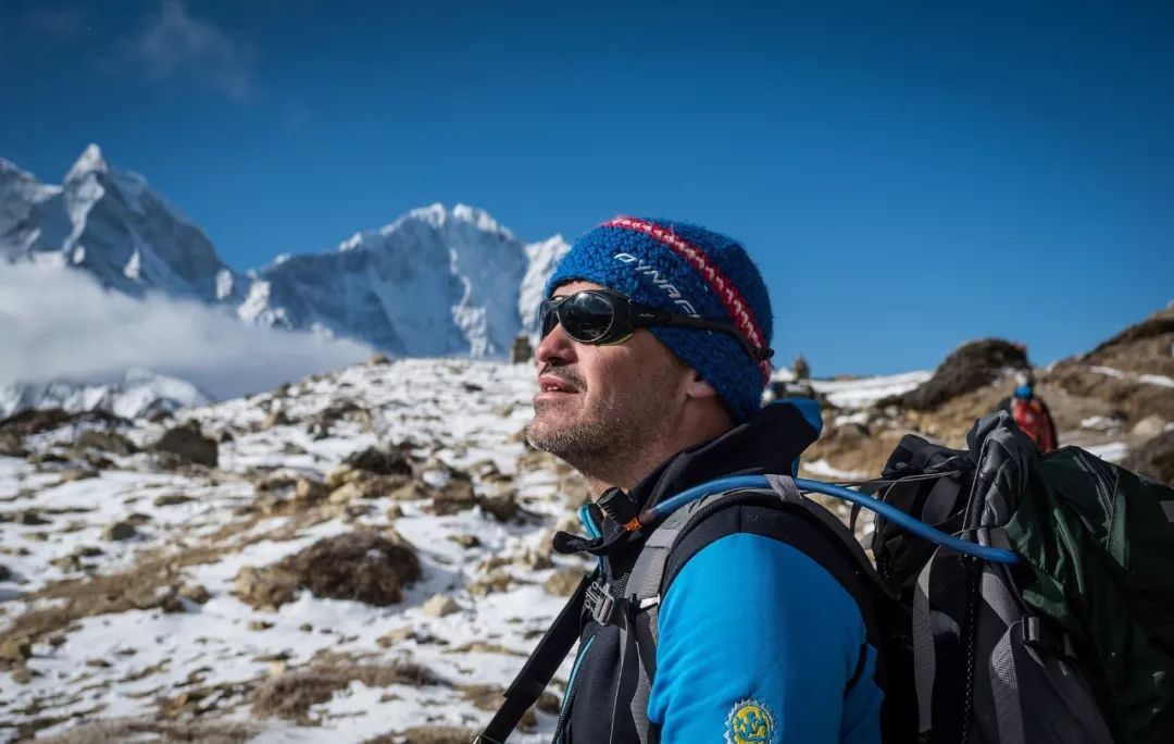 亲子| 是跳伞爱好者也是洞穴探险家,他在极限运动中认识自己