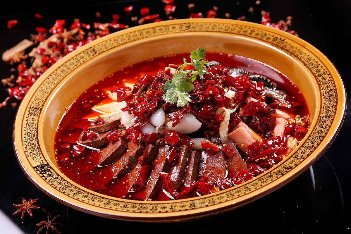 如何做出正宗的四川毛血旺厨师长为你讲解饭店毛血旺制作方法