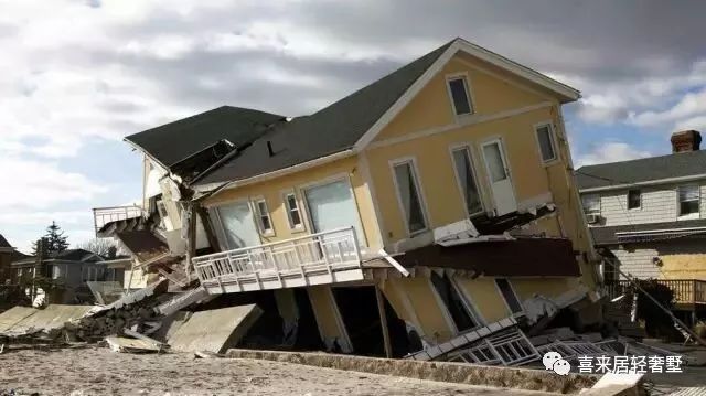 实拍日本地震坍塌的砖混房屋