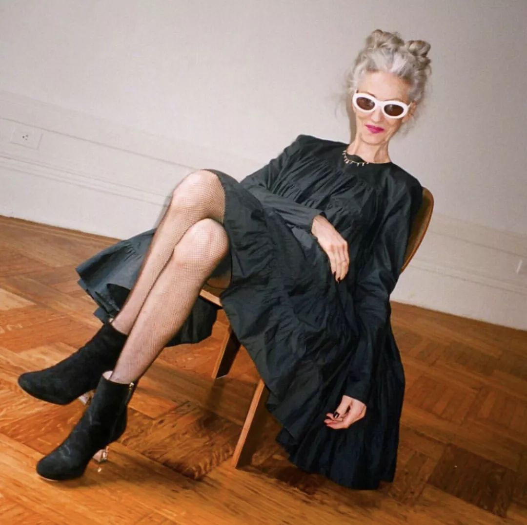 linda rodin奶奶是典型的从年轻美到老,甚至在经过岁月的洗礼后越发散