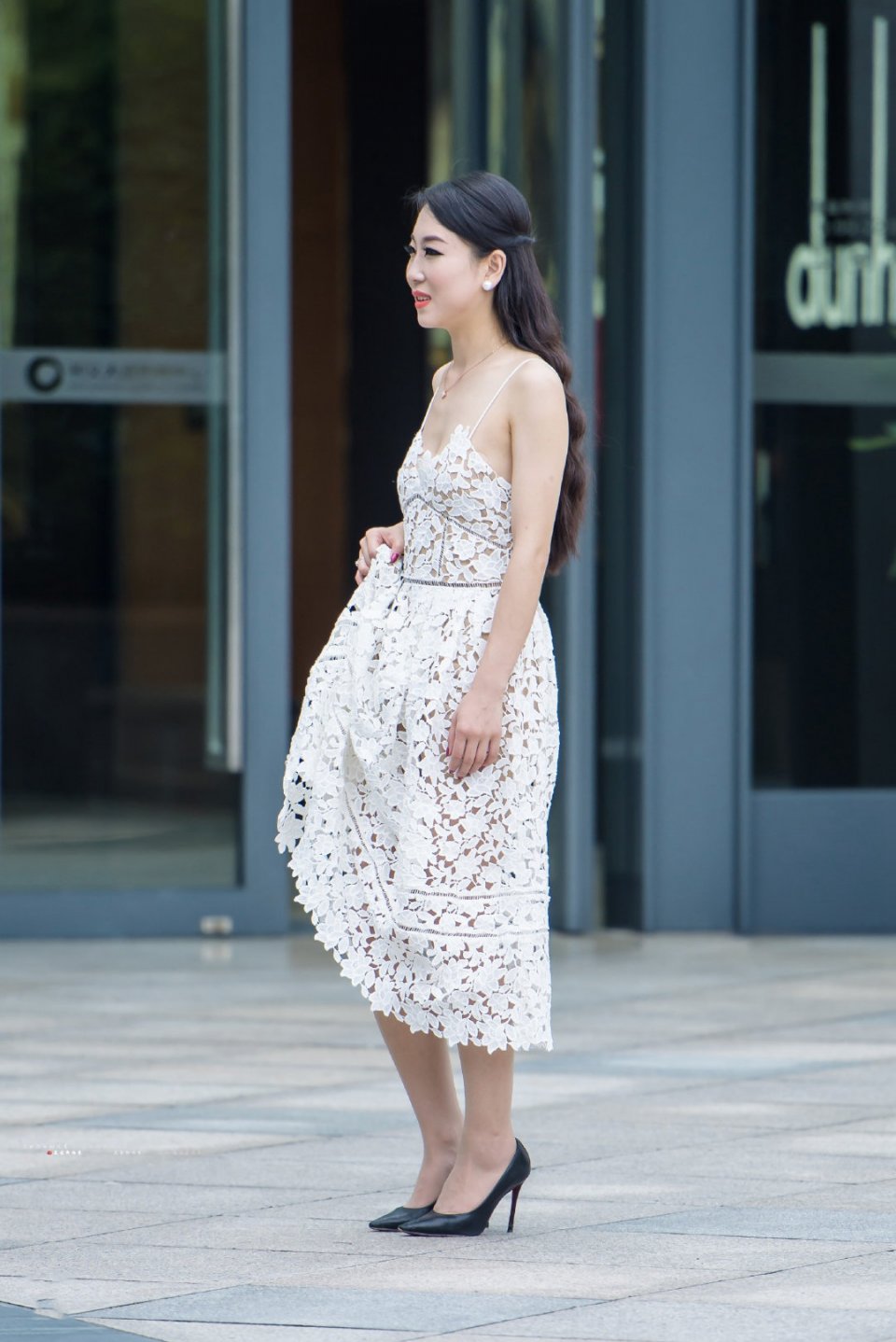 街拍示范蕾丝裙如何穿得不low今夏让你美得像仙女