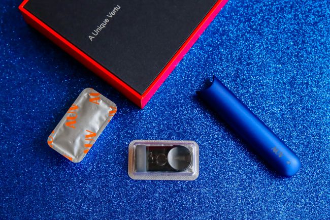 老烟民换种快活方式解瘾,尝鲜体验auv换弹雾化烟