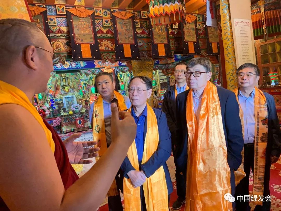 胡德平参观青海安嘉寺