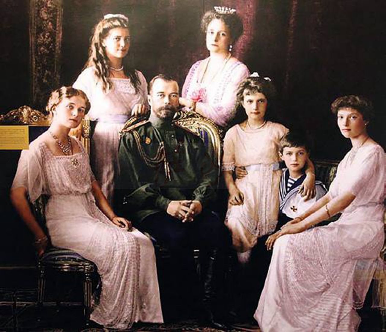 7月16日末代沙皇全家被残忍处决对6个女人先开枪射击再用刀刺