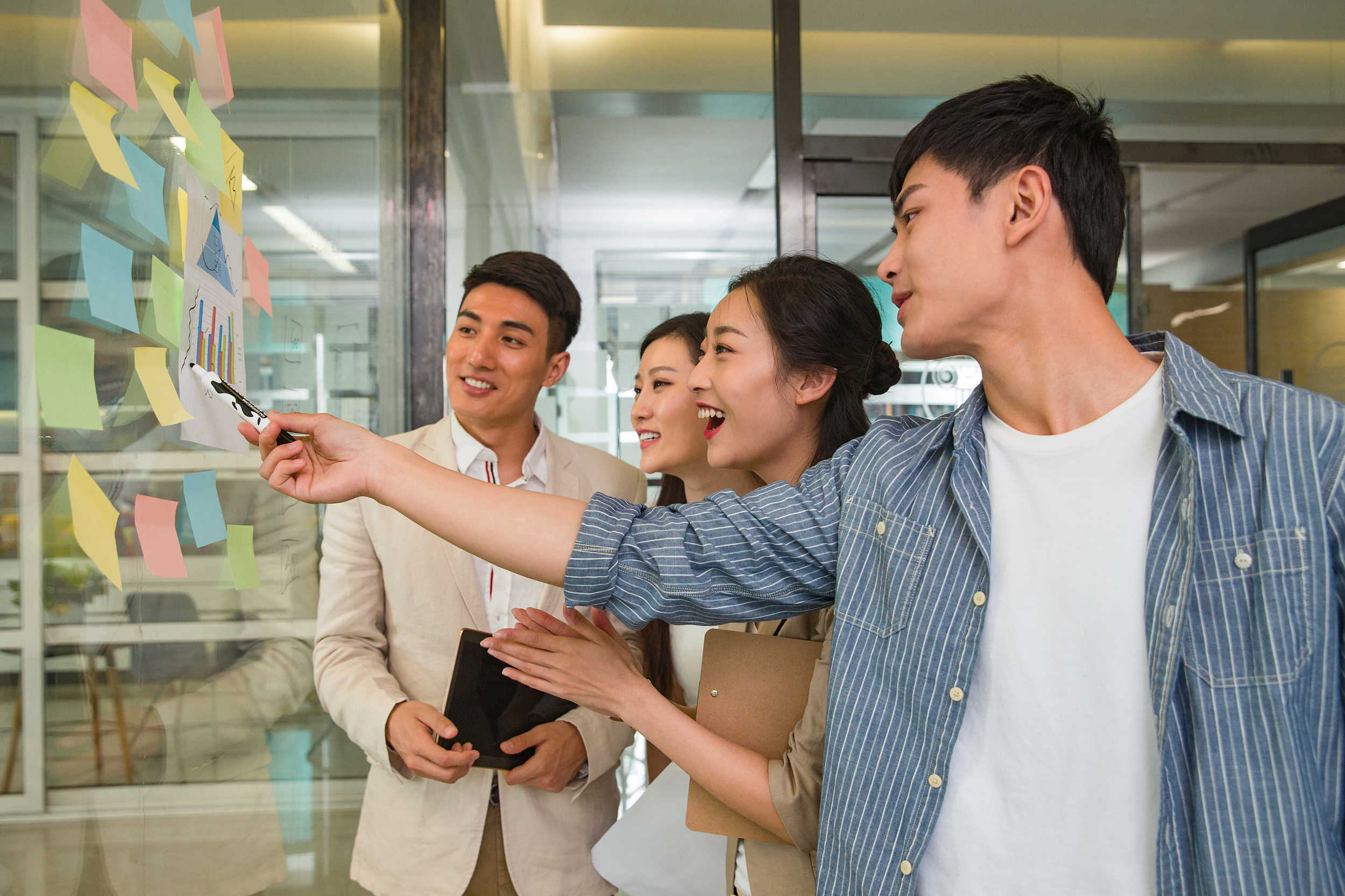 职场霸凌在很多时候其实已经影响到大家的正常生活,但是迫于人情不得