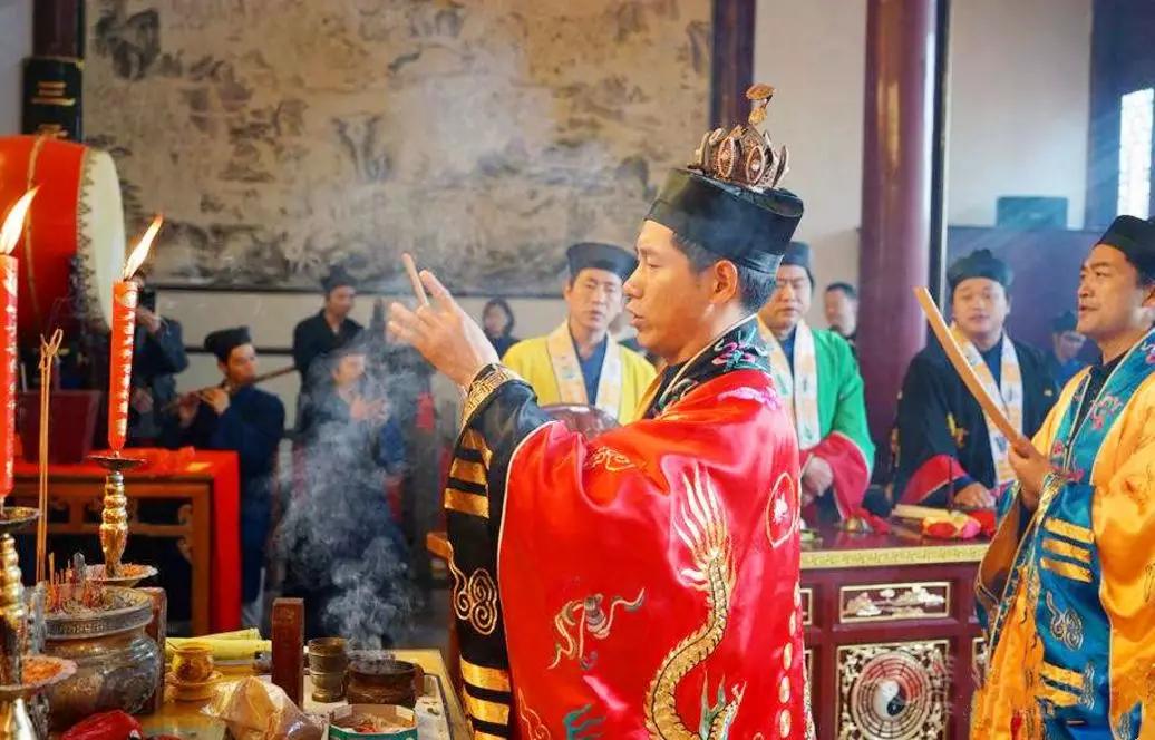 敬神感通如何沟通人与神之间的关系