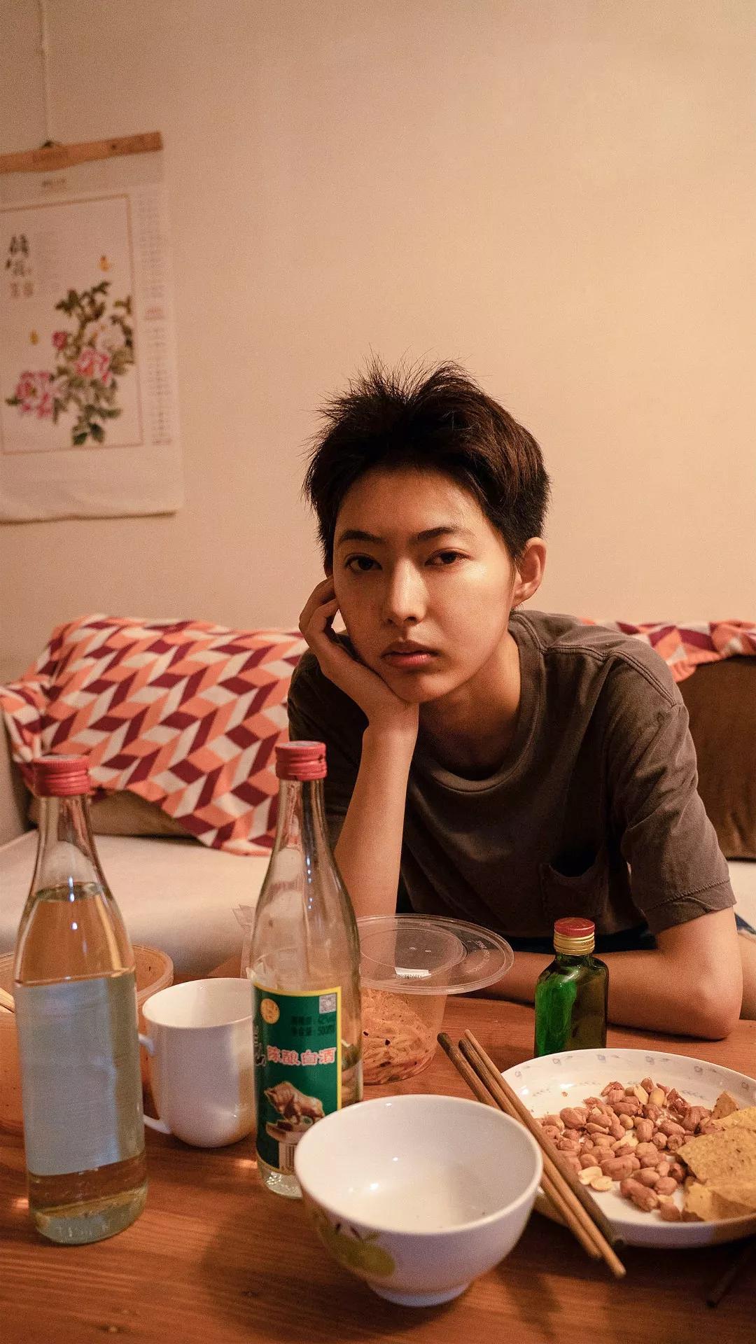 费尽全力找到儿时舞伴白糖(静芳 饰)刘芊芊(彭杨 饰)成小果(宋楠惜 饰