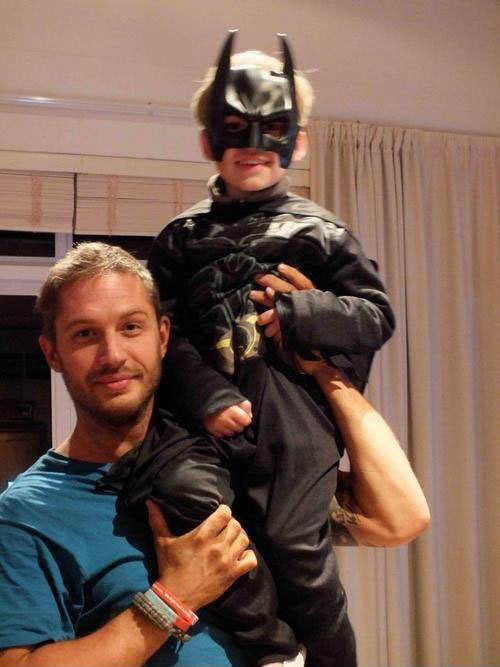 拍《狂暴之路》时扛的也是好友家的儿子……《特工争风》里跟汤老师演