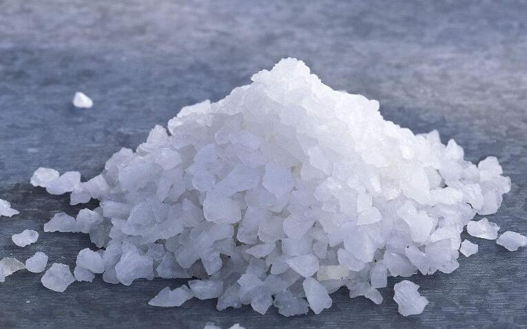 用粗盐热敷,是治疗妇科病的绿色疗法,,不过在使用过程中有几处需要