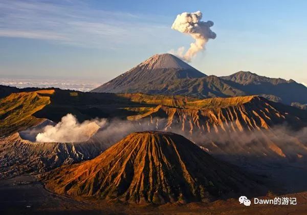 山內有一個月牙形狀的湖泊,就是令人歎為觀止的神聖的火山口塞哥拉