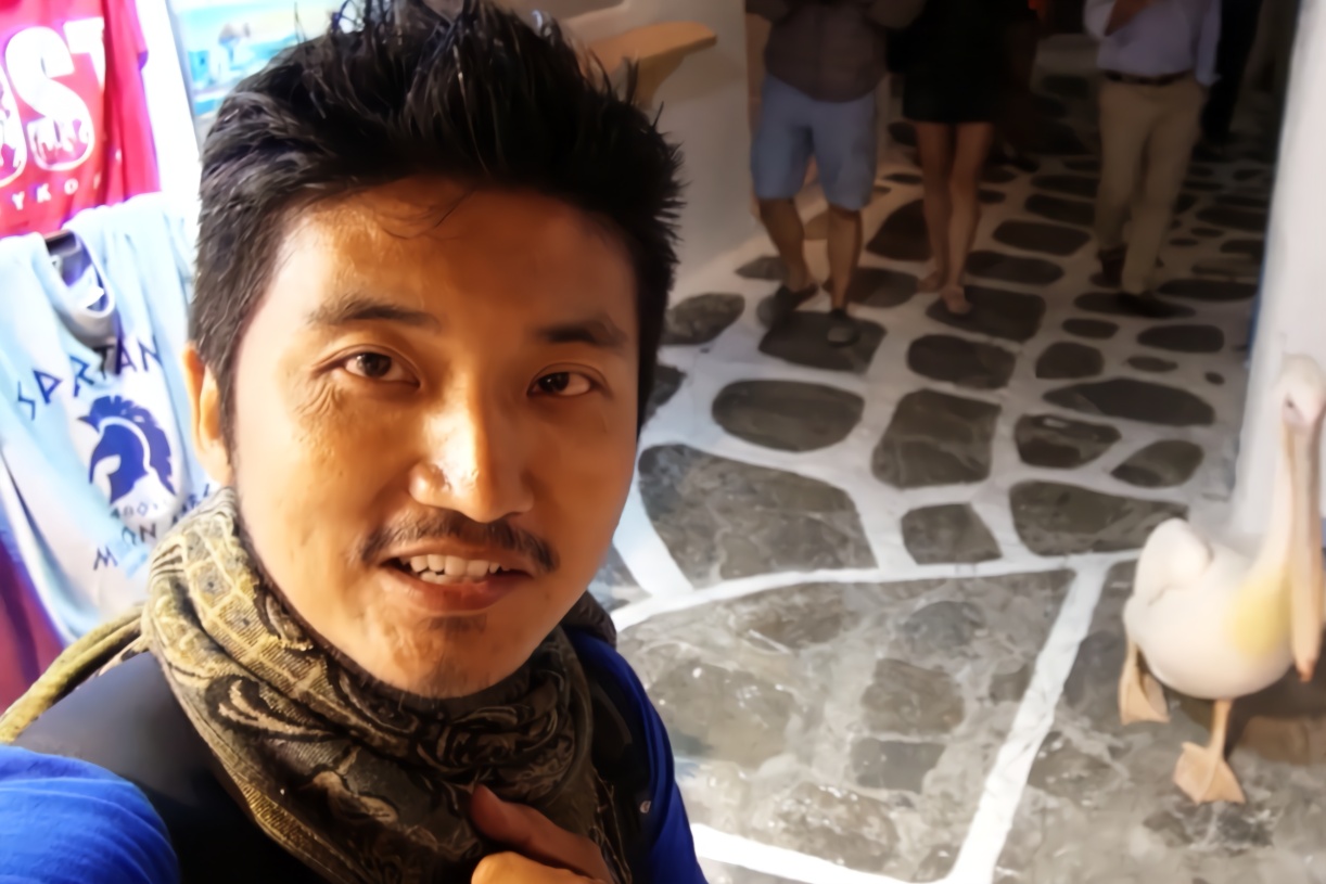 在希腊海岛上遇到一只神奇的大鸟,把雷探长带到一处秘密基地!