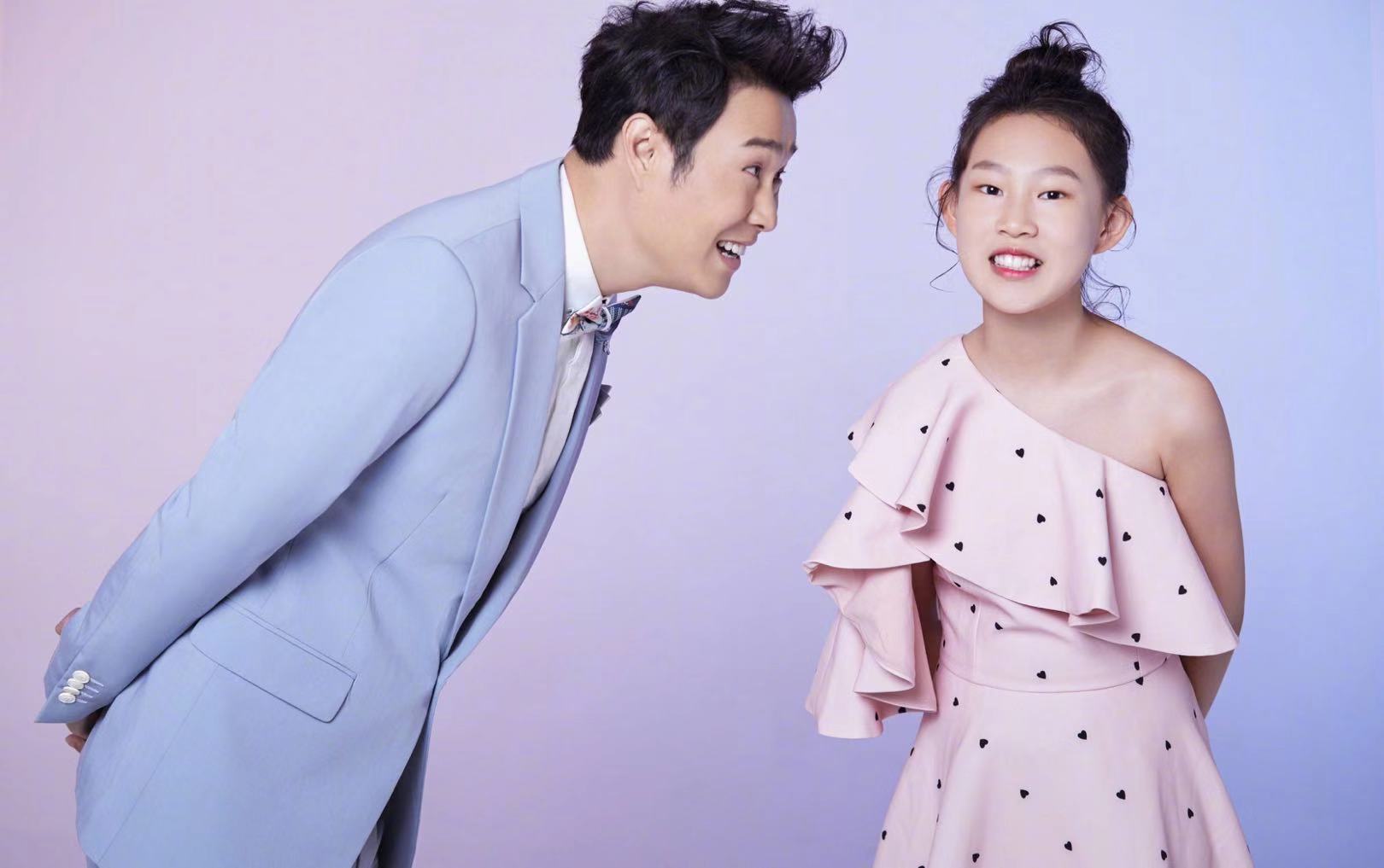 小沈阳微博晒和女儿合影,网友:闺女现在也太美了吧!