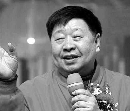 马季(1934年-2006年12月20日) 身份:相声表演艺术家,相声大师 表演