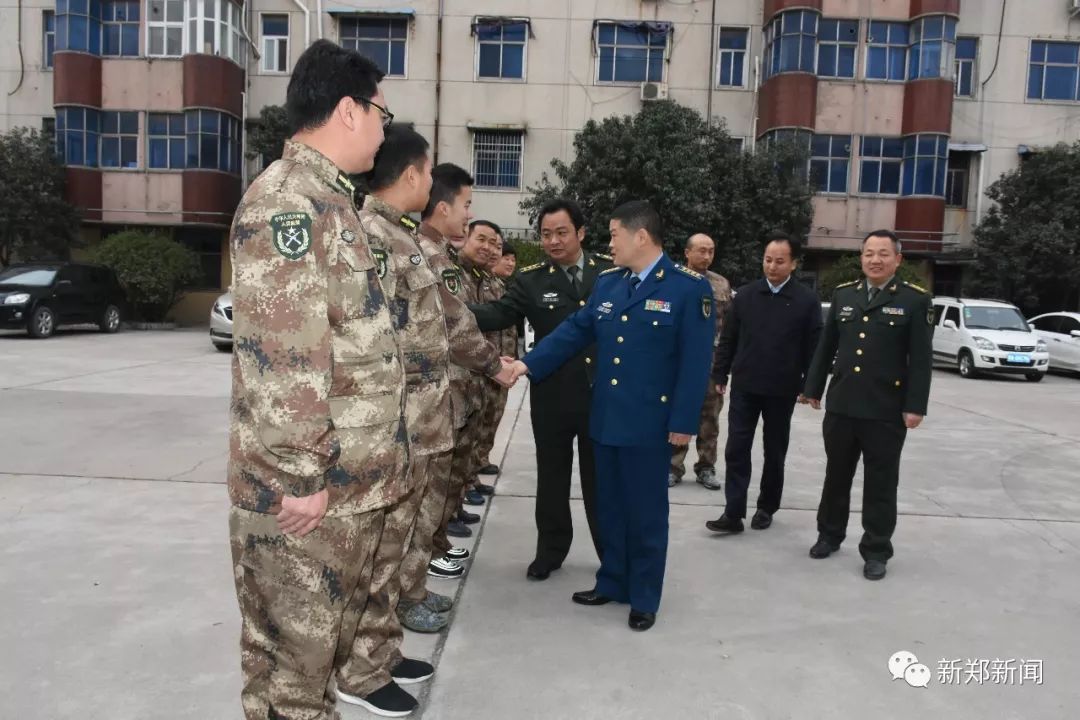 郑州警备区司令到新郑调研