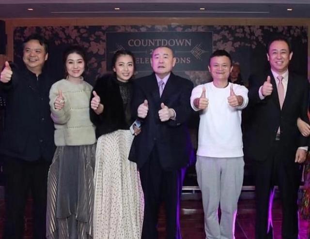 有钱甘比陪刘銮雄富豪新年聚会罕见和马云许家印同框