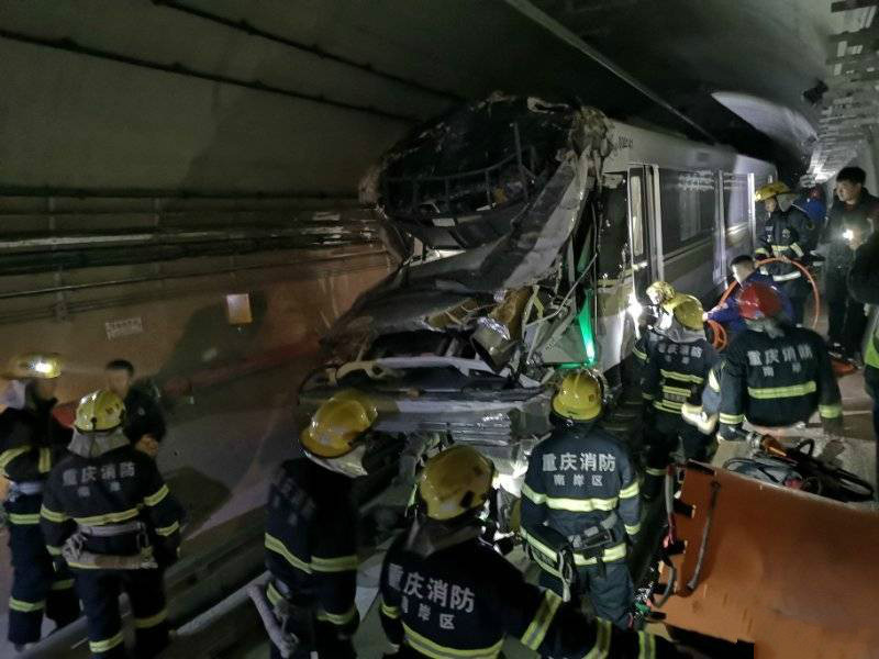 重庆轨道环线列车停运因人防门侵入限界4人受伤