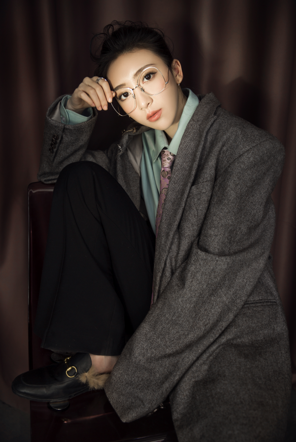 倪美诗英伦风写真首发 英气十足诠释多重"美"__凤凰网