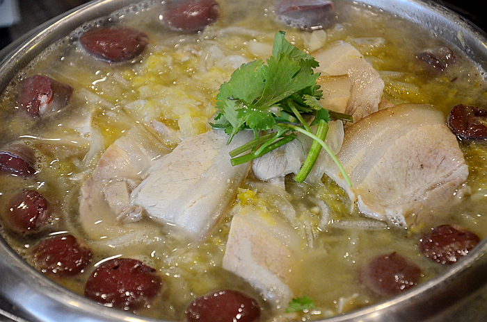 杀猪菜,酱大骨,熘三样,小鸡炖蘑菇,在厦门也可以吃到正宗美味东北菜!