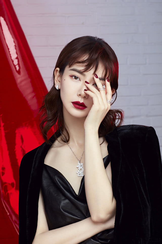 戚薇的美甲为什么这么好看?今天终于被我扒出了她的秘籍__凤凰网