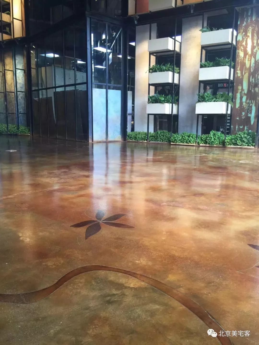 卡车来往碾压也能达20年左右; 4,选用无溶剂环氧树脂和固化剂施工而成