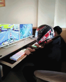 大哥,玩个暴力摩托车你这装备太夸张了吧